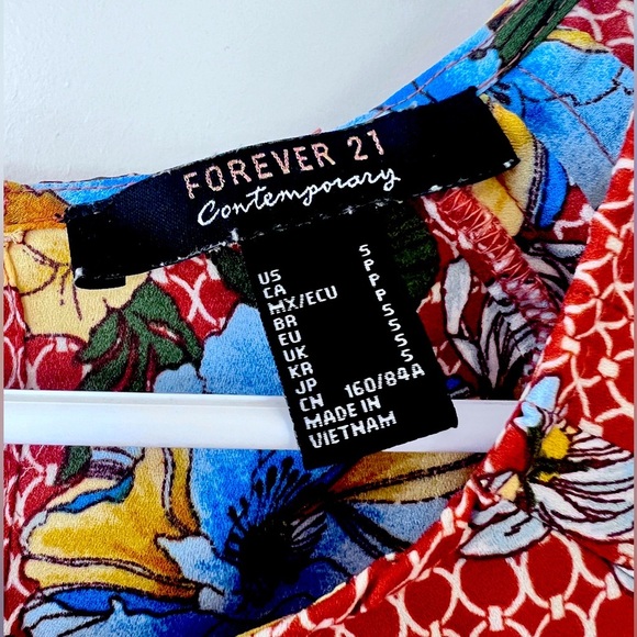 Forever 21 Contemporary Collection Floral Boxy Blouse - Picture 4 of 6
